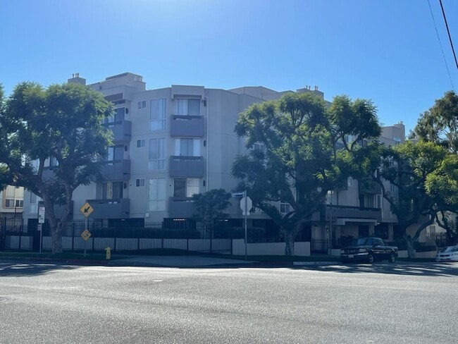 Photo - 3050 W 4th St Unit 304