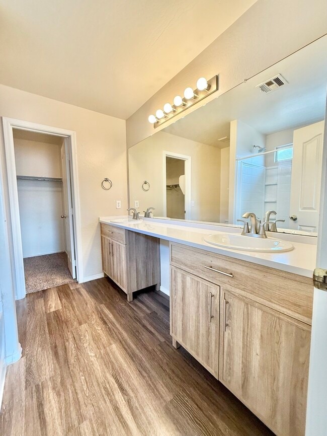 Photo - Fabulous 4-Bedroom home for Rent in Avonda...