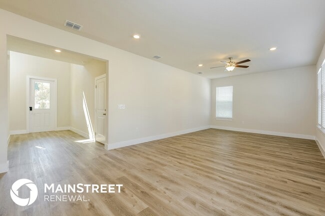Photo - 305 Pine St