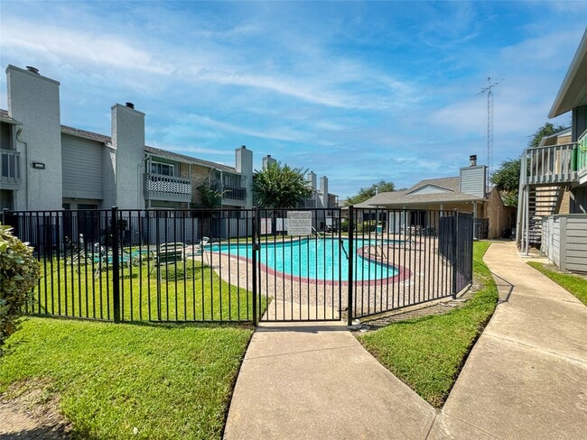 Photo - 260 El Dorado Blvd Unidad 2413