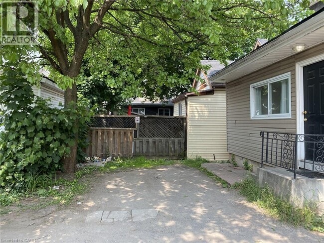 Photo - 1164 Cannon St E