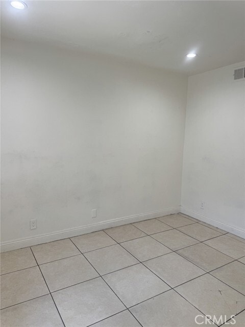 Photo - 8801 Willis Ave Unidad B6