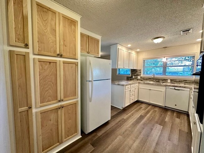 Photo - 3710 Hillside Dr