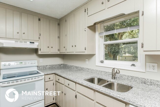 Photo - 185 Heritage Way