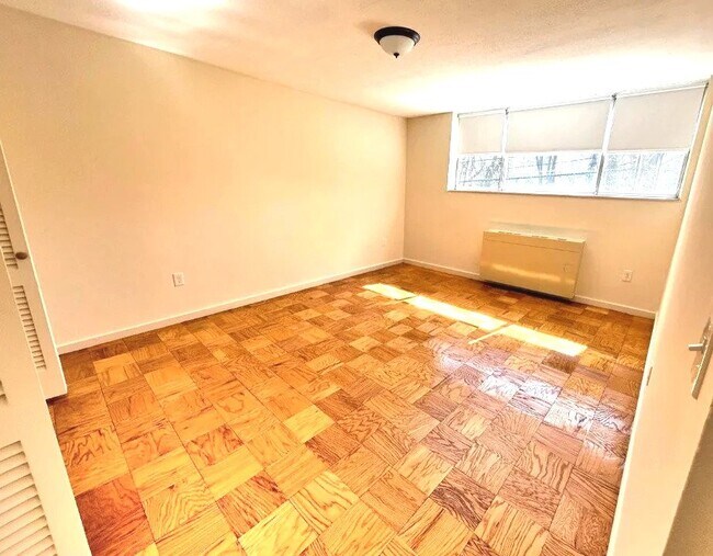 101 Monmouth St Unit 208