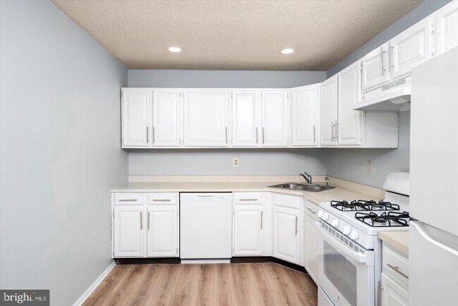 Photo - 110 Versailles Ct
