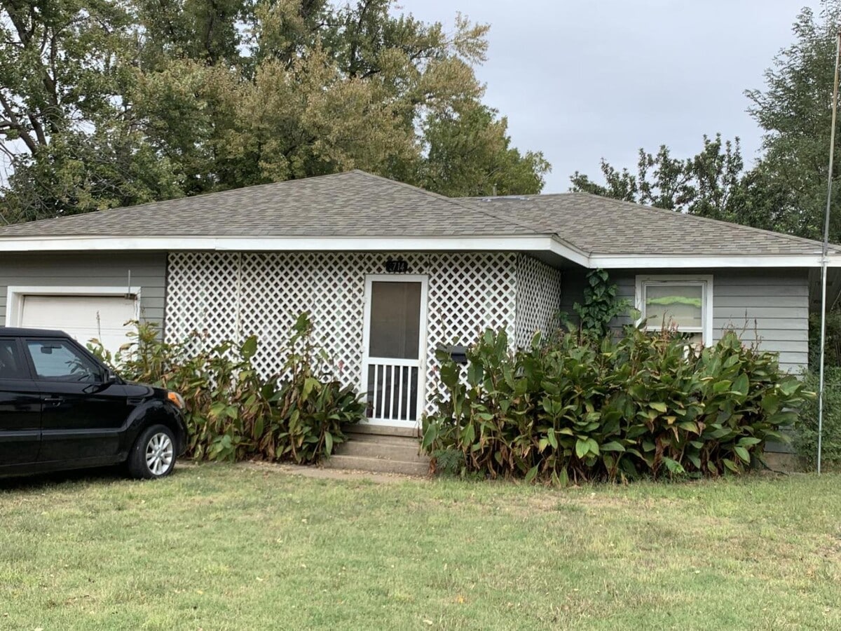 Photo - 1714 E Oak Ave