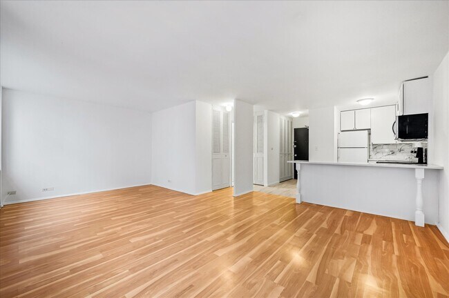 Photo - 4250 N Marine Dr Unit 1523