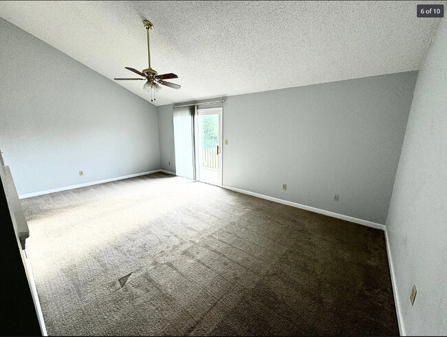 Sala de estar - Quaker Estates