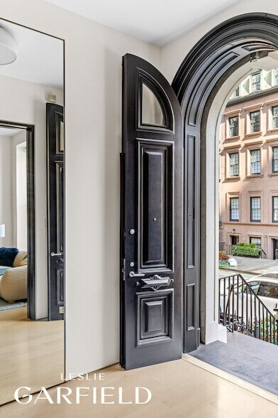 Photo - 240 E 61st St