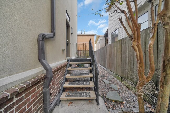 Photo - 2609 Riverside Dr