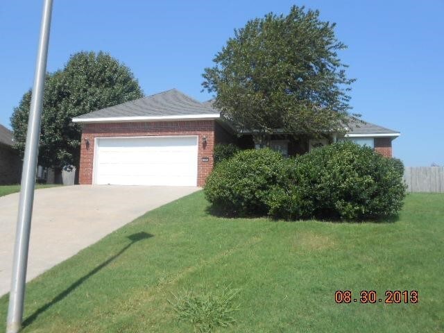 Building Photo - 700 Earls Ct