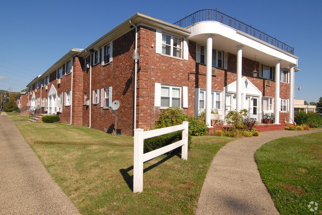 Park Brook Gardens - Park Brook Gardens Apartments