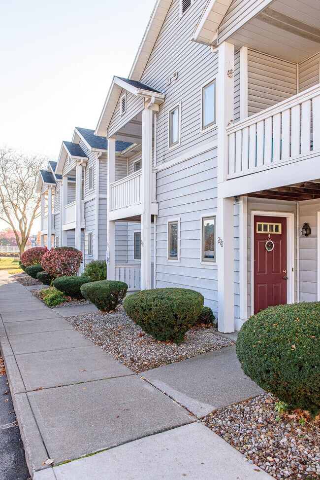 Apartments Exterior at Corn Hill
