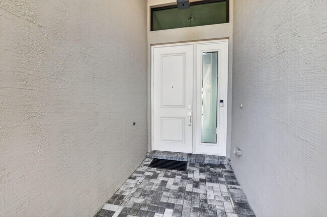 Photo - 17358 Santaluce Mnr