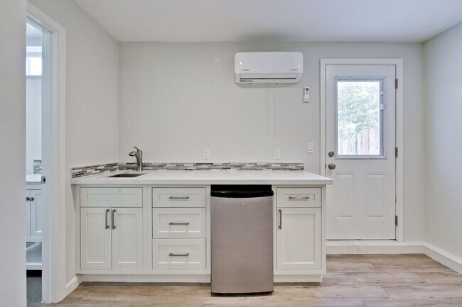 Photo - Amazing Studio Unit of a Triplex in Sunnyvale Unit 1676 Blue Jay B