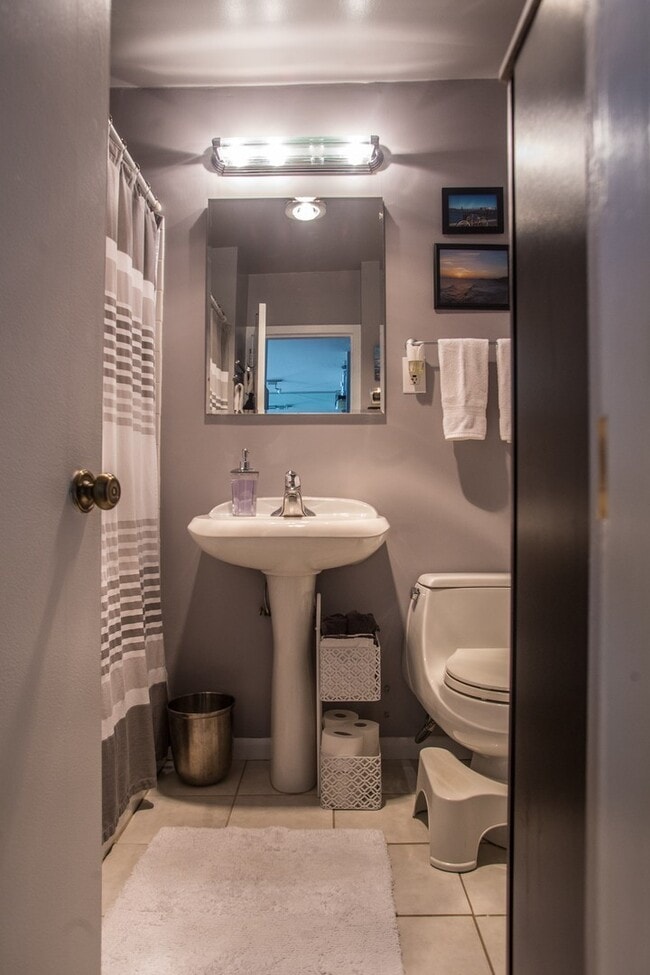 Building Photo - Nice 1 bedroom Condo in Gold Coast/Old Town Unit 1103