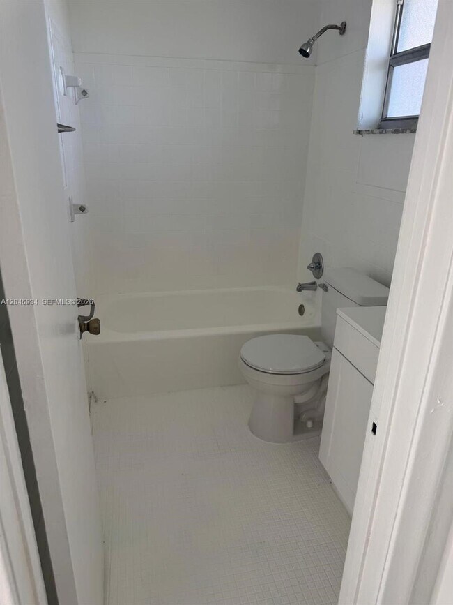 Photo - 13725 NE 6th Ave Unidad 402