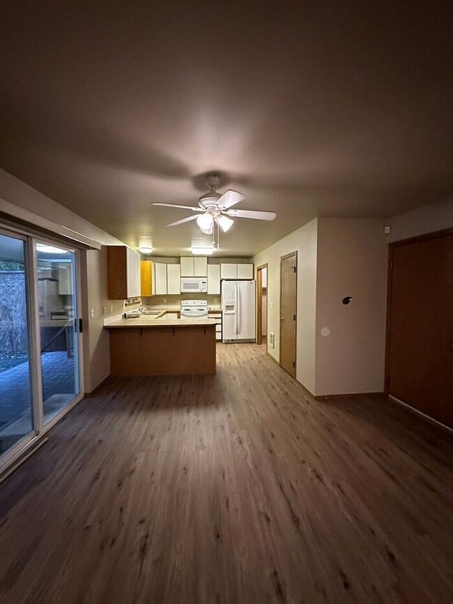 Photo - Nice 2 plus Bedroom 2 Bath Duplex in Puyallup!! Nice Location!!
