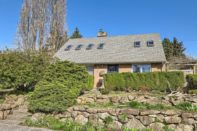 Building Photo - Charming Seattle Home in Seattle's Wedgwood Neighborhood - Furnished