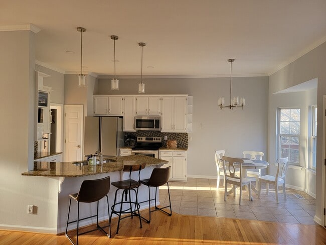 Photo - 11632 Long Forest Dr Unidad Furnished Duplex Main Apartment