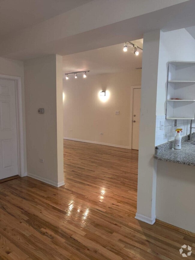 Building Photo - 5740 S King Dr Unit 1d Rental