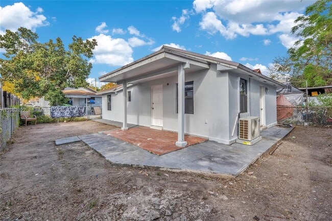 Building Photo - 2428 NW 28th St