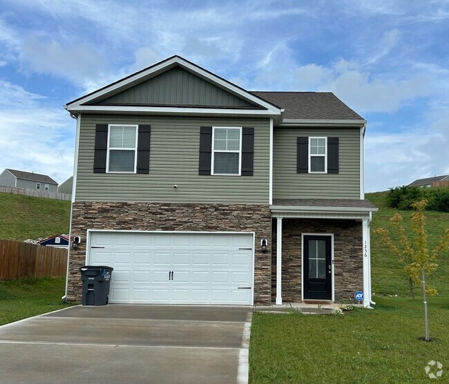 Building Photo - 5 Bedroom / 3 Bath Home Kingsport, TN