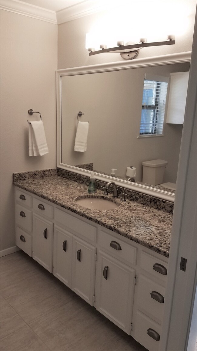 Photo - 2055 Island View