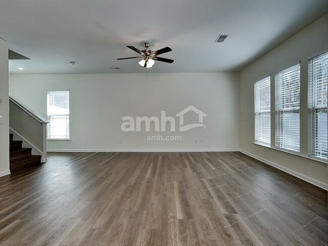 Photo - 620 Summer Hill Way