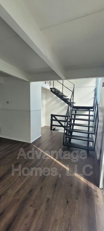 Photo - 832 N 70th St