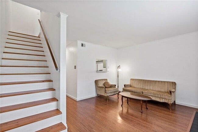 Photo - 1900 Dartmouth St