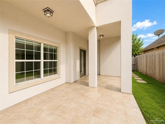 16 Datepalm Ave
