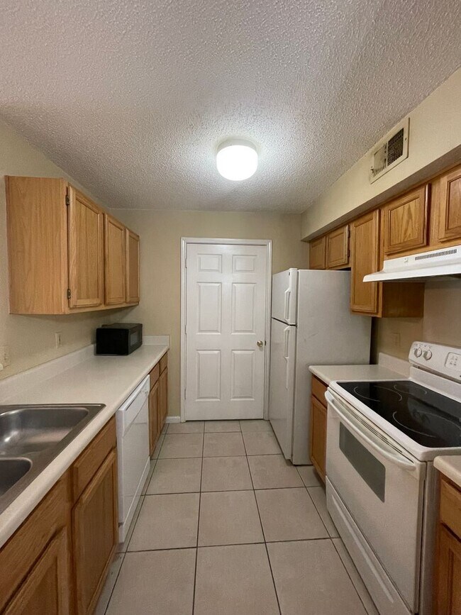 Photo - Spacious 1B/1B Unfurnished Condo near Beac... Unit 46