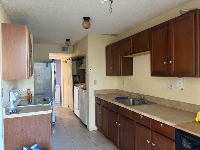 Photo - 3590 Blue Lake Dr Unit apt 501a