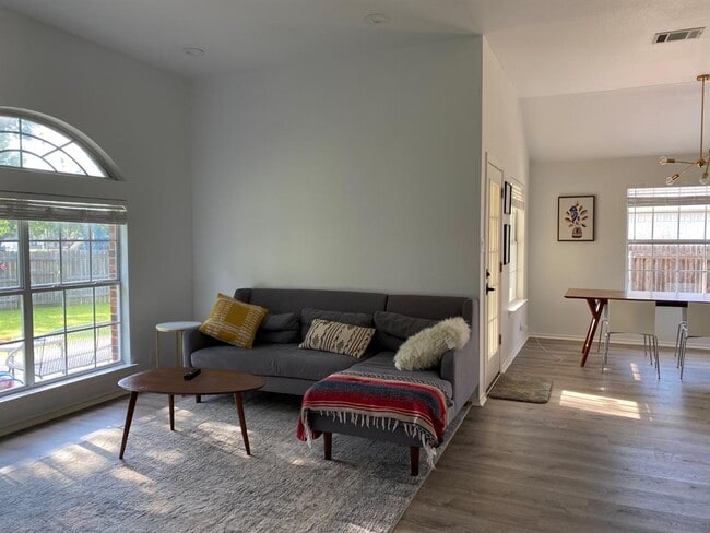 Photo - 2623 Goldfinch Dr