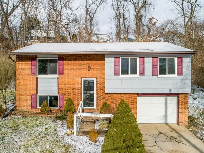 Building Photo - AVAILABLE OCT 1ST!! BEAUTIFUL 4 BEDROOM IN... Rental