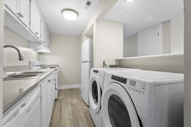 Photo - Sherwood Forest Apartments