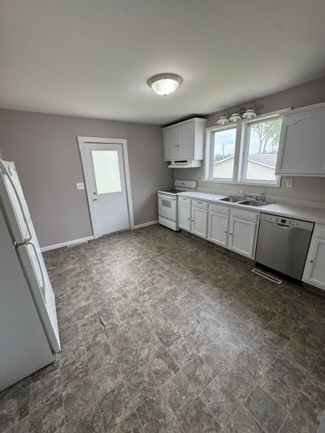 Photo - 506 Constance Ave