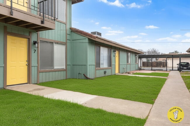 Building Photo - 3112 Denver Ave Unit 3112 - 3Beds