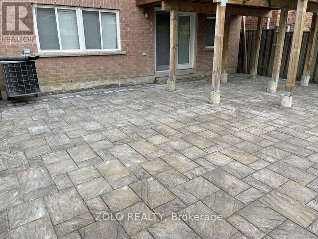 Photo - 33 Styles Crescent