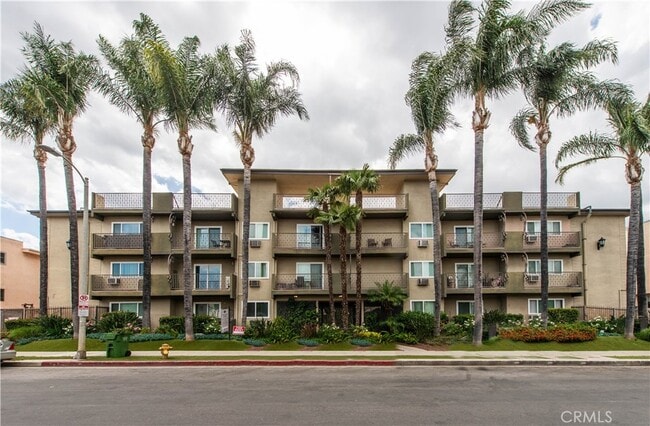 Building Photo - 5415 Newcastle Ave Unit 50-50 Rental