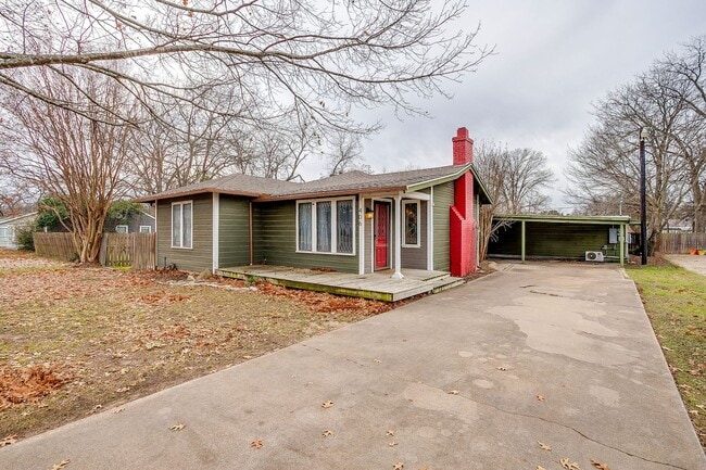 Photo - Amazing Historic 1940's Home in Original Cleburne- 4 Bed- 3 Bath w/ Multiple Living Areas- 76033