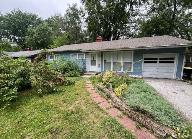 Building Photo - Cozy 3 Bedroom Home with Spacious Yard and...