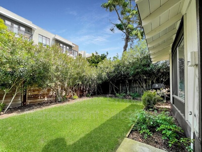 Photo - 933 Miramonte Ave
