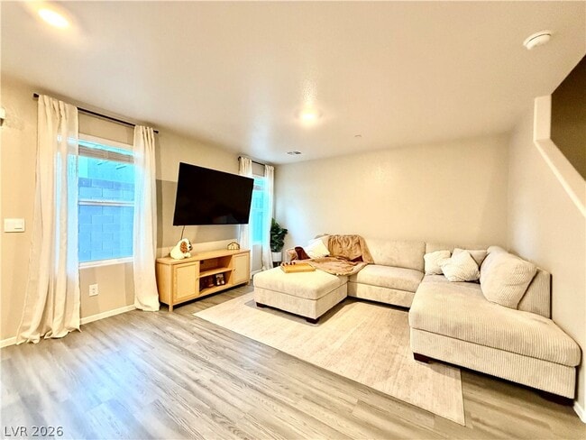 Photo - 6086 Lily Gdn St