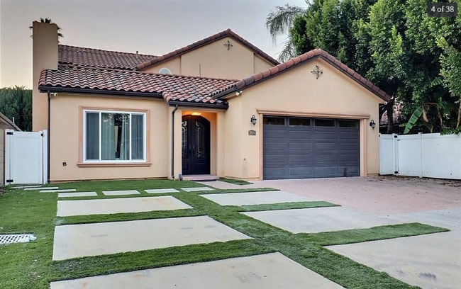 Photo - Now Leasing: Modern Arcadia Home – 4 Beds, 4 Baths, Premium Kitchenaid Kitchen, Three-Car Garage ...