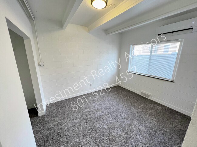 Photo - Half Off First Month! Unidad 3