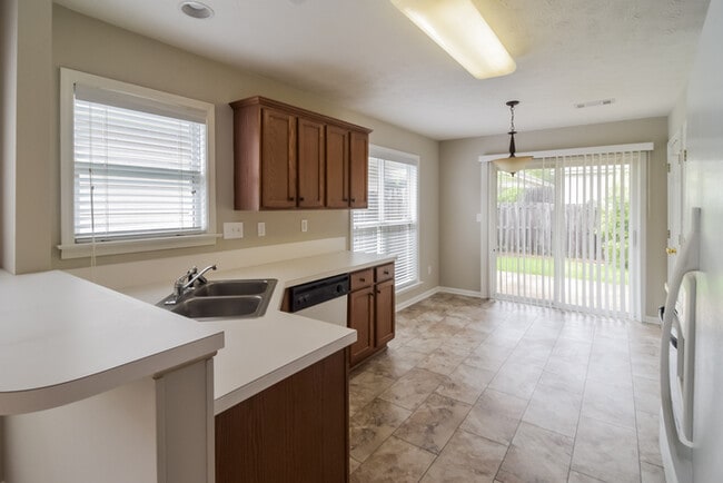 Photo - 4669 Young Pointe Manor