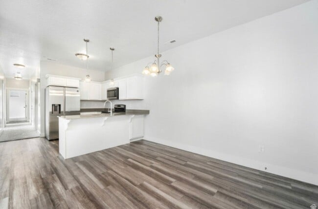 Photo - 467 N 360 W